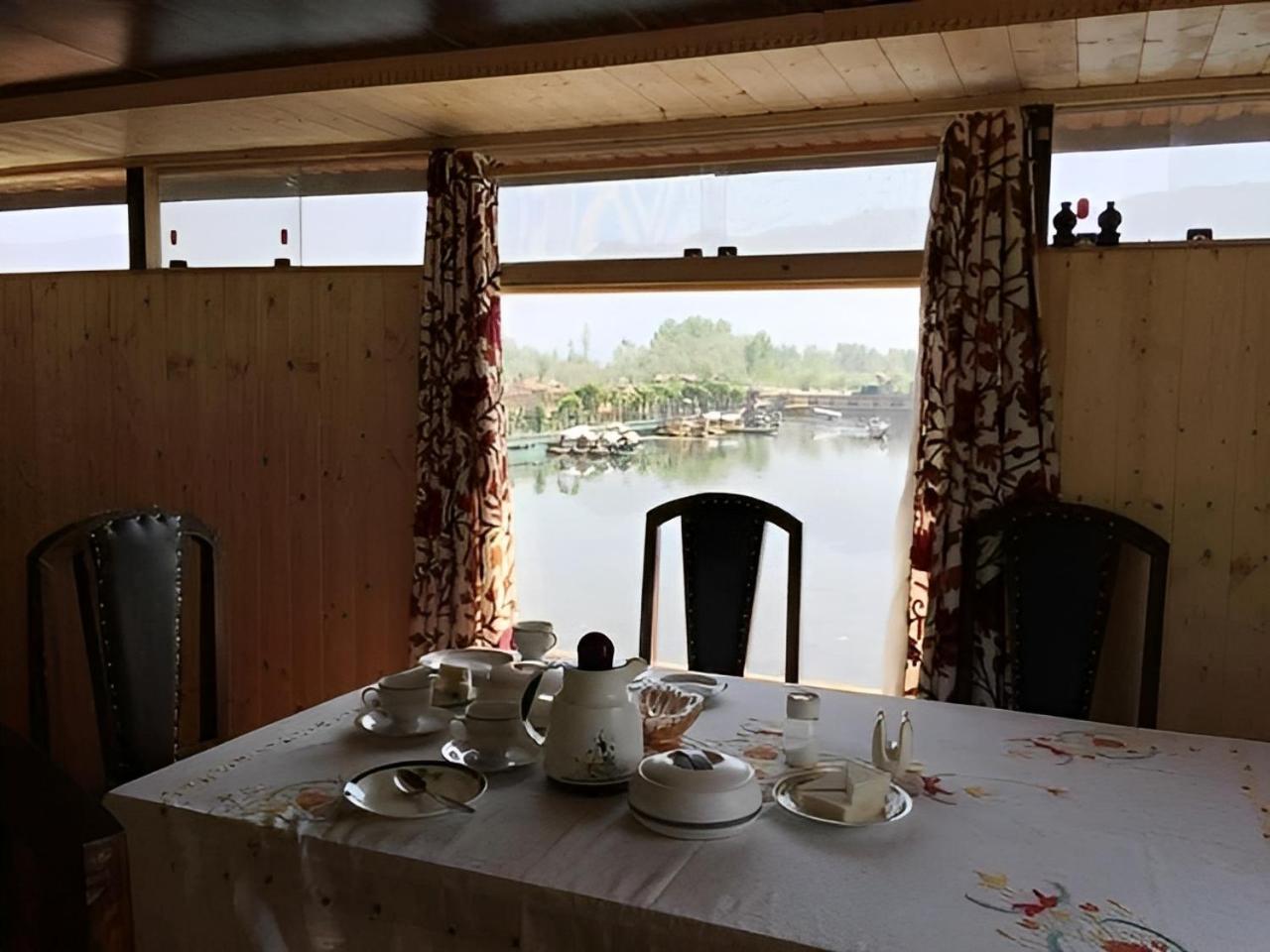 Heritage Amina Group Of Houseboats Ξενοδοχείο Σριναγκάρ Εξωτερικό φωτογραφία