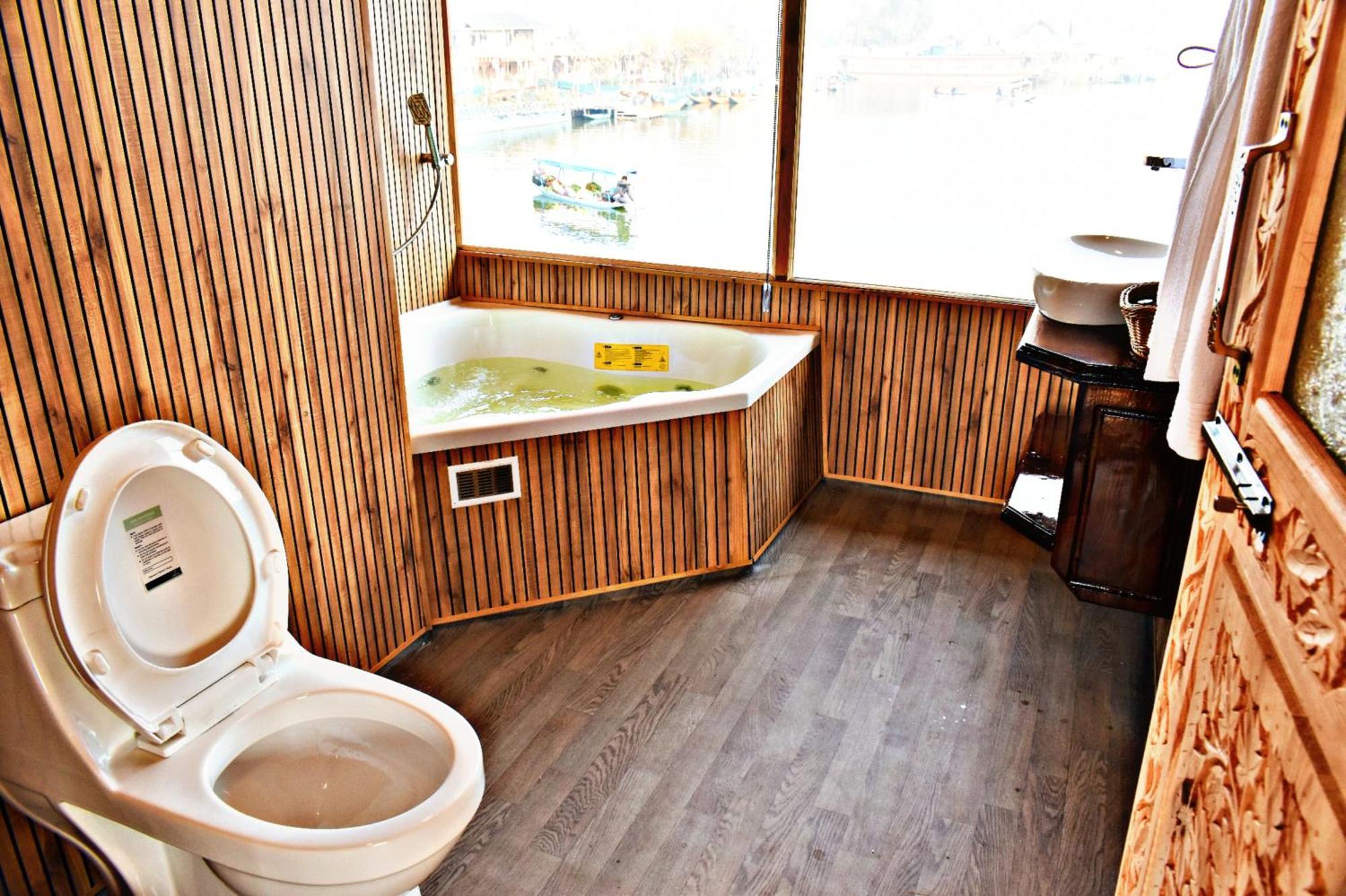 Heritage Amina Group Of Houseboats Ξενοδοχείο Σριναγκάρ Εξωτερικό φωτογραφία
