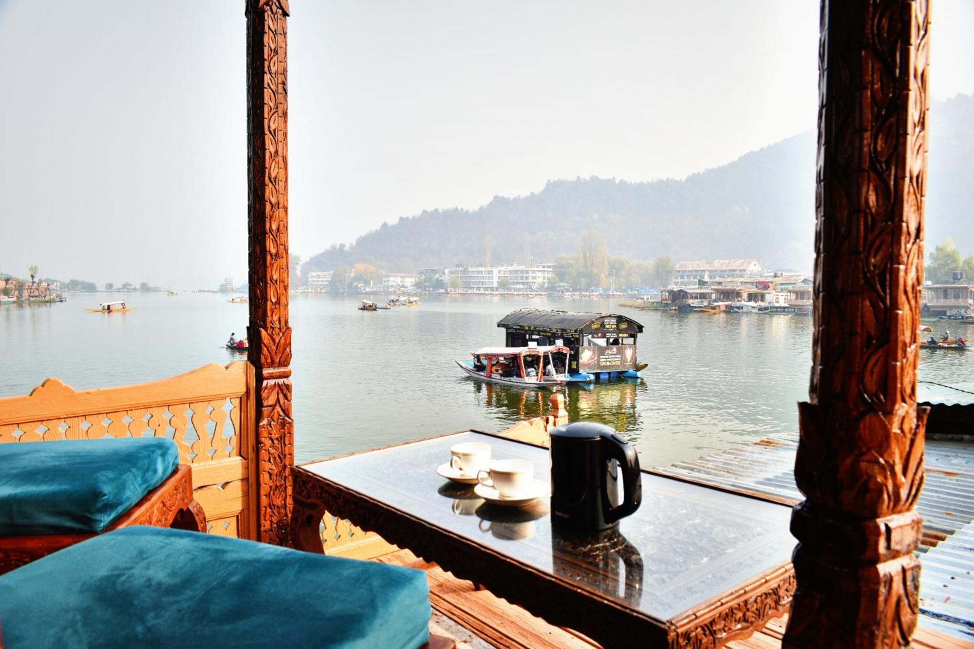 Heritage Amina Group Of Houseboats Ξενοδοχείο Σριναγκάρ Εξωτερικό φωτογραφία